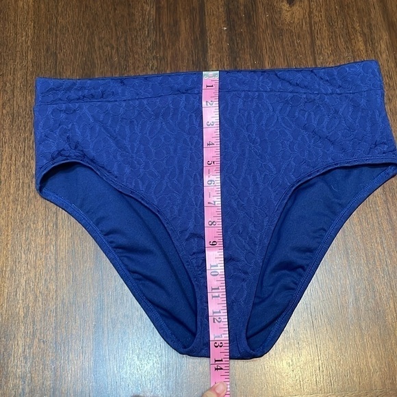 Freshwater textured swimsuit bottoms - Picture 7 of 7